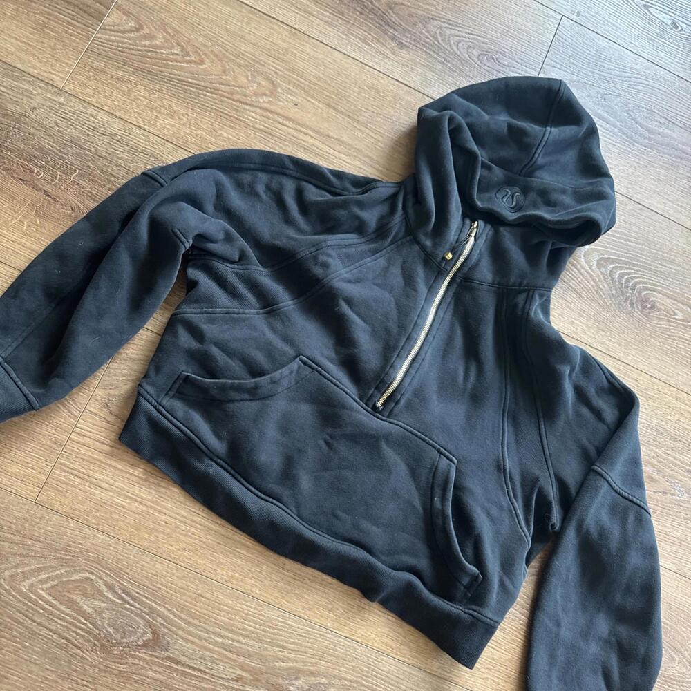 lululemon scuba oversized cropped full zip Black With Gold hoodie Womens M/L